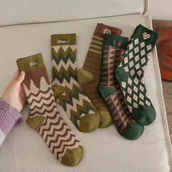 Нови памучни дамски чорапи със средна дължина на японския ретро стил на точки с дрямка в клетката