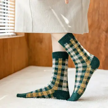 Дамски Вълнени Чорапи 2022, Зимни Чорапи в Корейски Стил В стил ретро, Новите Модни Ежедневни Сладки Дебели Вълнени Чорапи в Клетката За Момичета, Високо Качество 2