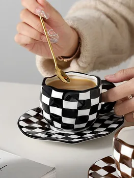 Кафеена Чаша Комплект от 3 Керамични Чаши с Ръчно Рисувани, Персонални Шахматната Дъска, Кафеена Чаша, Чинийка, Лъжичка за Чай, Мляко, Креативни Подаръци